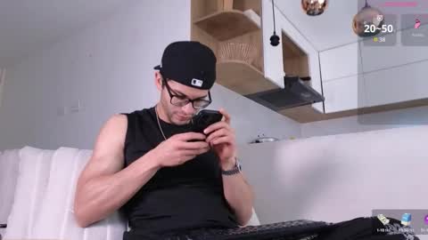 Snapshot of phantom_bigger1 chatting on 16, 10, 2025 phantom_bigger1 online show from 16, 10, 2025