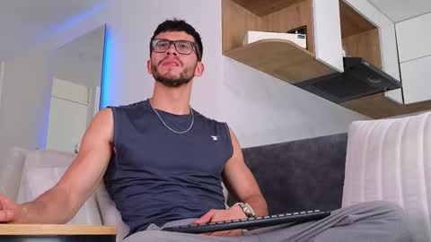 Snapshot of phantom_bigger1 chatting on 4, 11, 2025 phantom_bigger1 online show from 4, 11, 2025