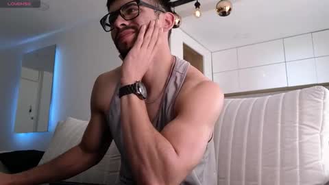 Snapshot of phantom_bigger1 chatting on 28, 11, 2025 phantom_bigger1 online show from 28, 11, 2025