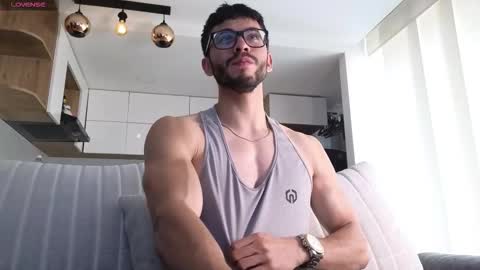 Snapshot of phantom_bigger1 chatting on 4, 12, 2025 phantom_bigger1 online show from 4, 12, 2025