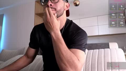 Snapshot of phantom_bigger1 chatting on 14, 1, 2026 phantom_bigger1 online show from 14, 1, 2026