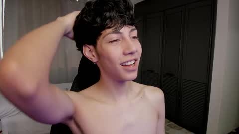 Phil.   INDEPENDENT MODEL online show from 19, 5, 2026