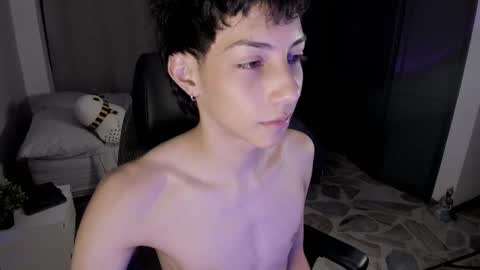 Phil.   INDEPENDENT MODEL online show from 25, 5, 2026