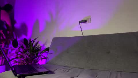 Snapshot of phillip_brownn chatting on 13, 5, 2026 PHILLIP online show from 13, 5, 2026