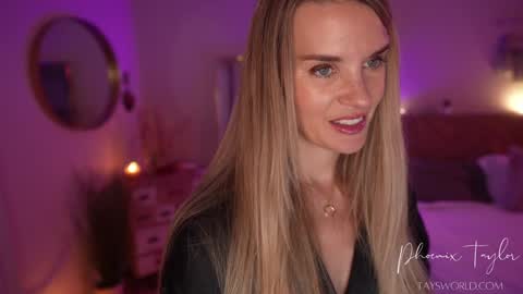 Snapshot of phoenix_taylor chatting on 14, 11, 2025 PHOENIX TAYLOR online show from 14, 11, 2025