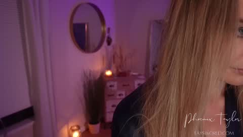 Snapshot of phoenix_taylor chatting on 19, 11, 2025 PHOENIX TAYLOR online show from 19, 11, 2025