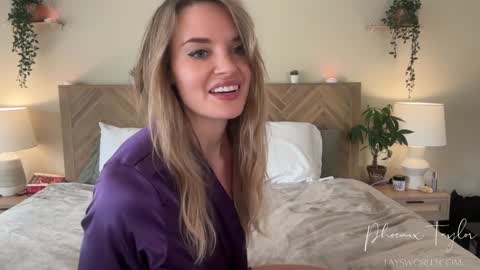 Snapshot of phoenix_taylor chatting on 29, 11, 2025 PHOENIX TAYLOR online show from 29, 11, 2025