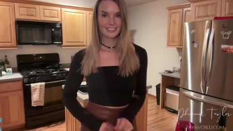 Snapshot of phoenix_taylor chatting on 6, 2, 2026 PHOENIX TAYLOR online show from 6, 2, 2026