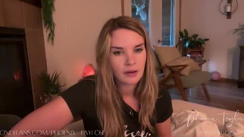 Snapshot of phoenix_taylor chatting on 8, 5, 2026 PHOENIX TAYLOR online show from 8, 5, 2026