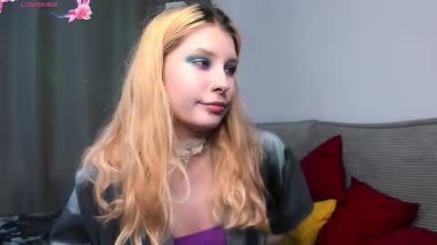 Snapshot of phoenixvale chatting on 5, 12, 2025 Phoenixvale Pls follow me online show from 5, 12, 2025