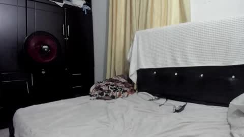 picaszomilos350 online show from 19, 1, 2026