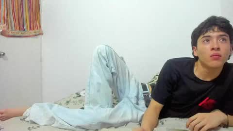 picaszomilos350 online show from 22, 4, 2026