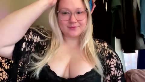 Piggy Rose online show from 28, 9, 2025