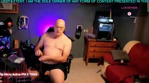 Snapshot of pilot_dave_69 chatting on 5, 10, 2025 Dave online show from 5, 10, 2025