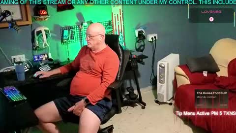 Snapshot of pilot_dave_69 chatting on 21, 11, 2025 Dave online show from 21, 11, 2025