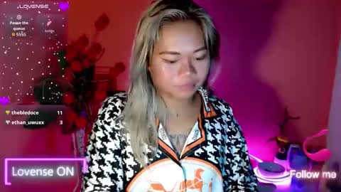 Snapshot of pinay_sweetlenatashaxx chatting on 15, 10, 2025 call me natasha online show from 15, 10, 2025