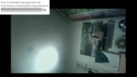 Snapshot of pini_z chatting on 6, 1, 2025 pini_z online show from 6, 1, 2025