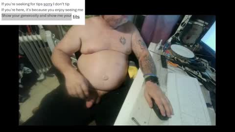 Snapshot of pini_z chatting on 11, 3, 2025 pini_z online show from 11, 3, 2025