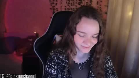 Snapshot of pink__sun chatting on 16, 11, 2025 Stephanie online show from 16, 11, 2025