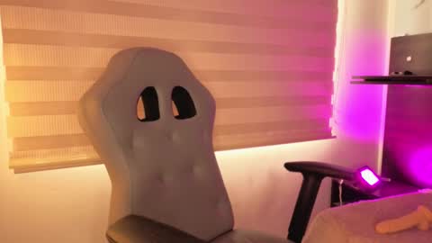 pink_as online show from 15, 10, 2025