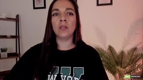 Snapshot of pink_kitten_ chatting on 13, 12, 2025 Eli online show from 13, 12, 2025