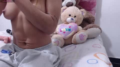 pink_love_25 online show from 28, 4, 2026