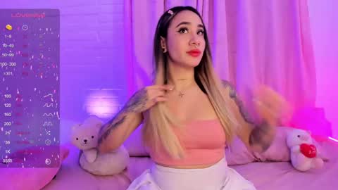 Snapshot of pink_quarz chatting on 11, 3, 2025 KELLY online show from 11, 3, 2025