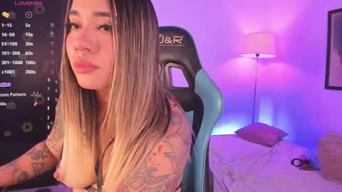 Snapshot of pink_quarz chatting on 11, 10, 2025 KELLY online show from 11, 10, 2025