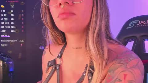 Snapshot of pink_quarz chatting on 25, 10, 2025 KELLY online show from 25, 10, 2025