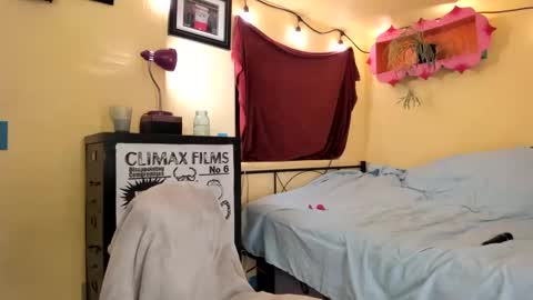 Snapshot of pinkandheated chatting on 21, 10, 2025 Virginity smiles online show from 21, 10, 2025