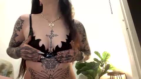 pinkgothbunnie online show from 19, 4, 2026