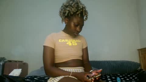 Snapshot of pinklover2003 chatting on 11, 6, 2026 Serena online show from 11, 6, 2026