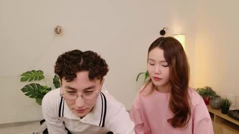Snapshot of pinktwinss chatting on 22, 3, 2026 Li long hair and Rude short hair online show from 22, 3, 2026