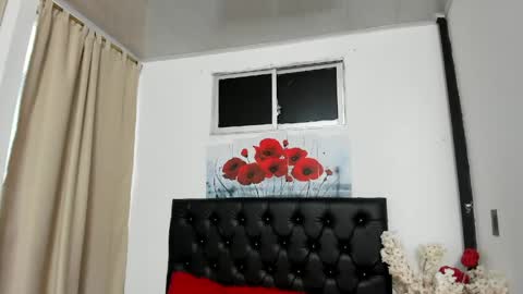 Snapshot of pinky_f00x chatting on 9, 6, 2026 pinky_f00x online show from 9, 6, 2026