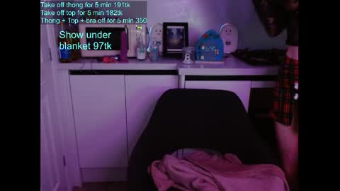 Snapshot of pixiehole4u chatting on 22, 10, 2025 pixiehole4u online show from 22, 10, 2025