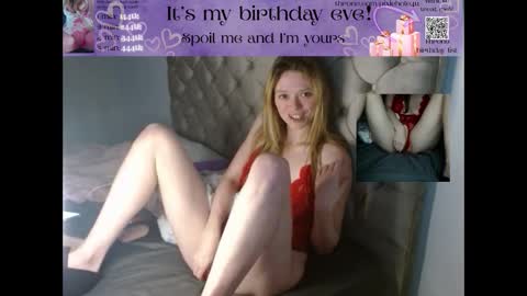 Snapshot of pixiehole4u chatting on 1, 12, 2025 pixiehole4u online show from 1, 12, 2025