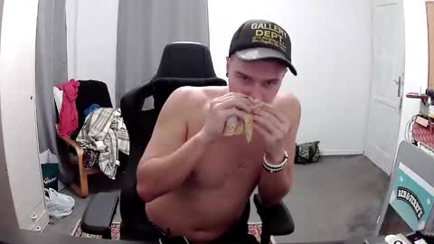 Snapshot of plkrisztian chatting on 11, 11, 2025 plkrisztian online show from 11, 11, 2025