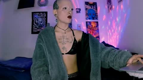    online show from 21, 4, 2026