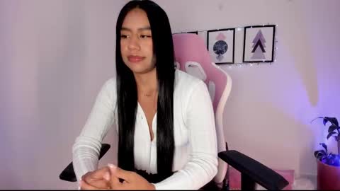 Snapshot of pocahontas_sensual chatting on 18, 9, 2025 Jasmine online show from 18, 9, 2025