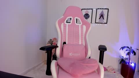 Snapshot of pocahontas_sensual chatting on 31, 10, 2025 Jasmine online show from 31, 10, 2025