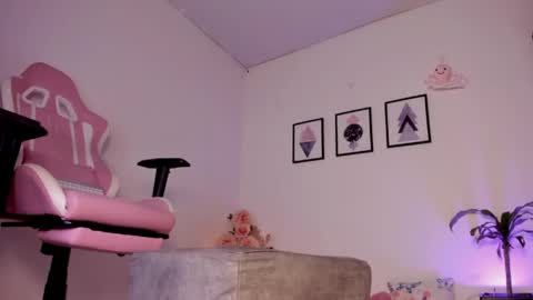 Snapshot of pocahontas_sensual chatting on 2, 5, 2026 Jasmine online show from 2, 5, 2026