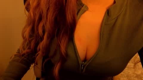 Snapshot of poppybloopy chatting on 23, 11, 2025 April online show from 23, 11, 2025