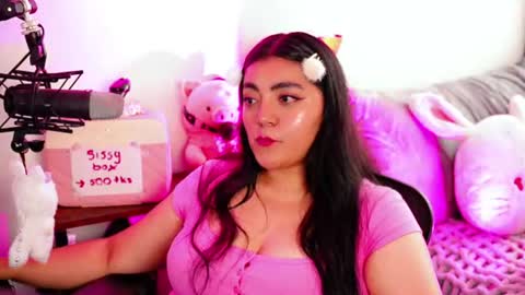 Poppy Kensington online show from 17, 6, 2026