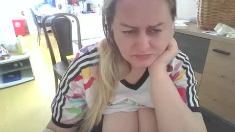 MelissOfficial online show from 26, 4, 2026