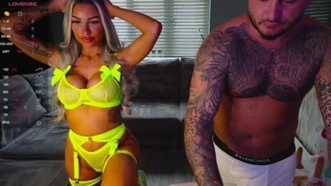 Snapshot of pornstar_couple22 chatting on 31, 12, 2024 British Pornstar Couple online show from 31, 12, 2024