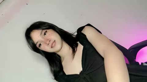 precious_laura18 online show from 8, 6, 2026