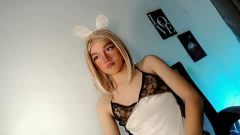 precious_laura18 online show from 18, 6, 2026