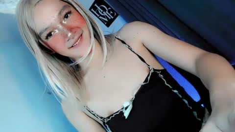 precious_laura18 online show from 21, 6, 2026