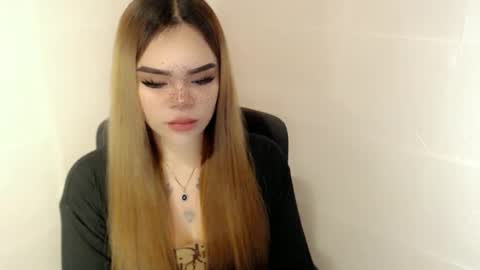 MAXXINE online show from 14, 4, 2026