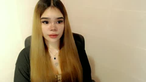 Snapshot of preciousangel69xxx chatting on 12, 5, 2026 MAXXINE online show from 12, 5, 2026